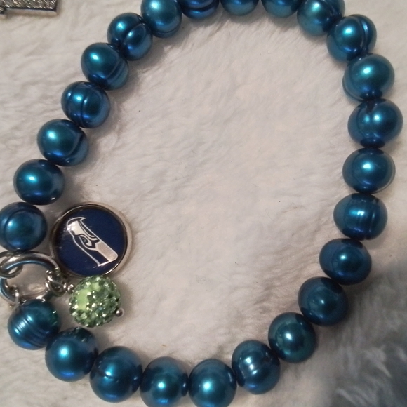 Seattle Seahawks Bracelet with Charms On It With 2 Pairs of Earrings.jewelry - Picture 5 of 5